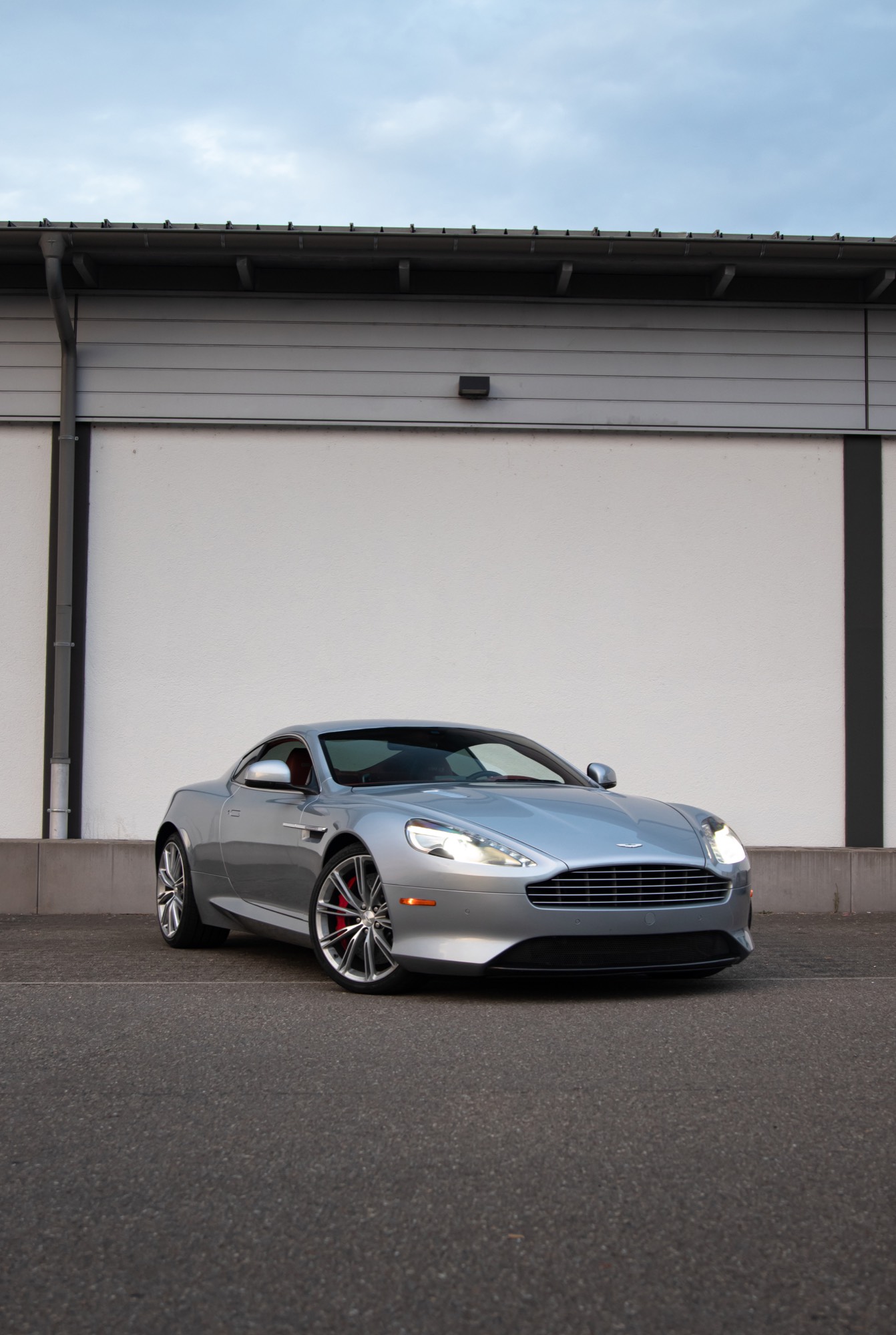 Aston Martin DB9 V12 Frontpartie – Sportwagen mieten Stuttgart