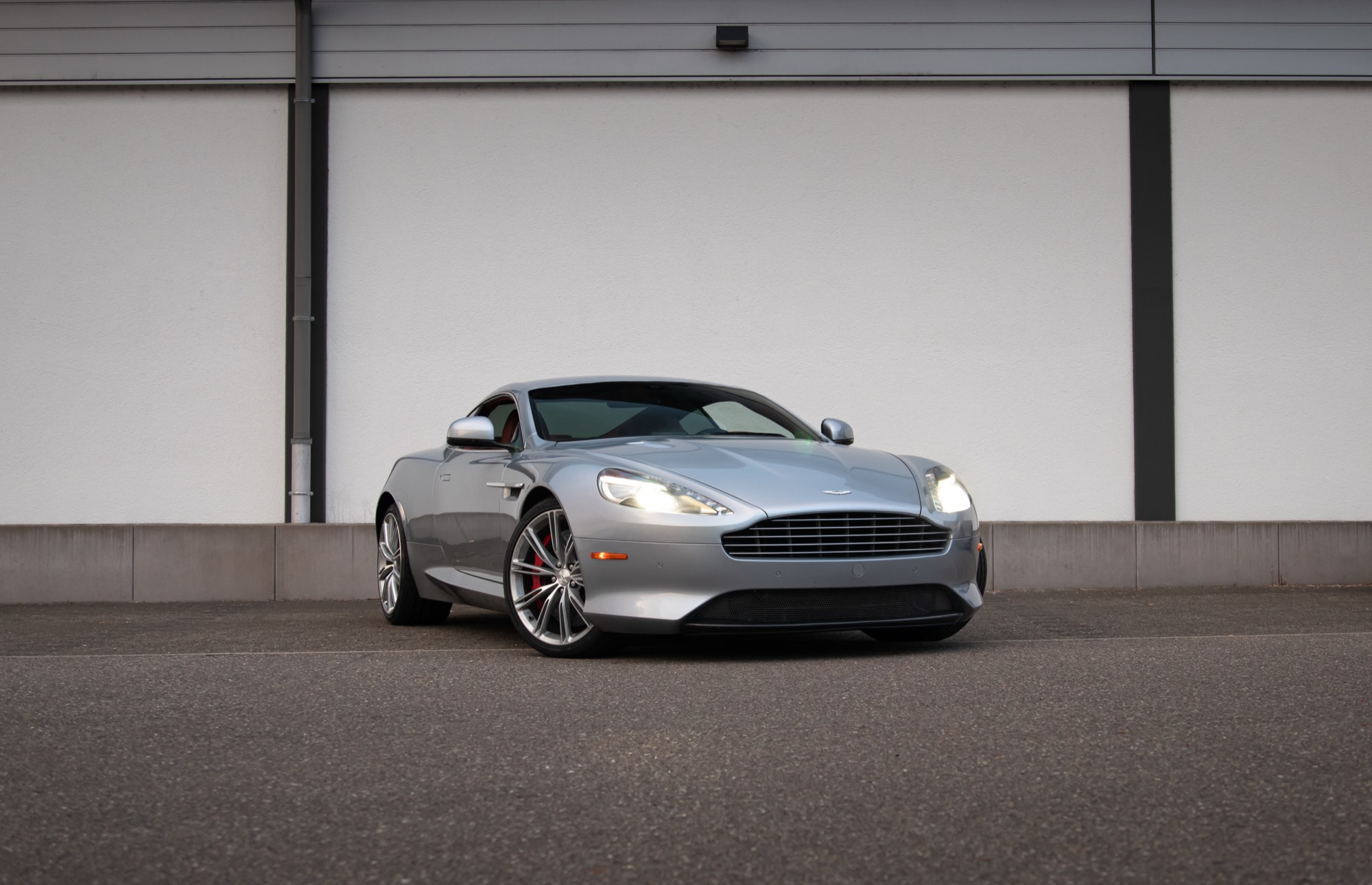 Aston Martin DB9 V12, Sportwagen mieten Stuttgart