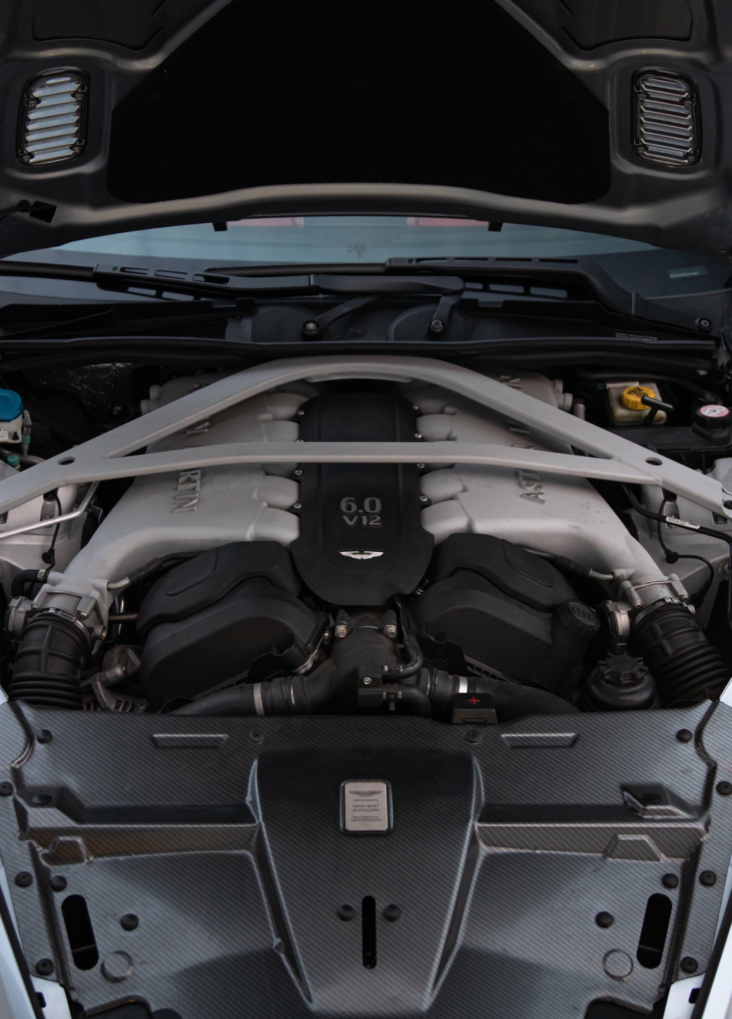 Aston Martin DB9 V12 – 6,0-Liter-V12-Motor – Sportwagen mieten Stuttgart