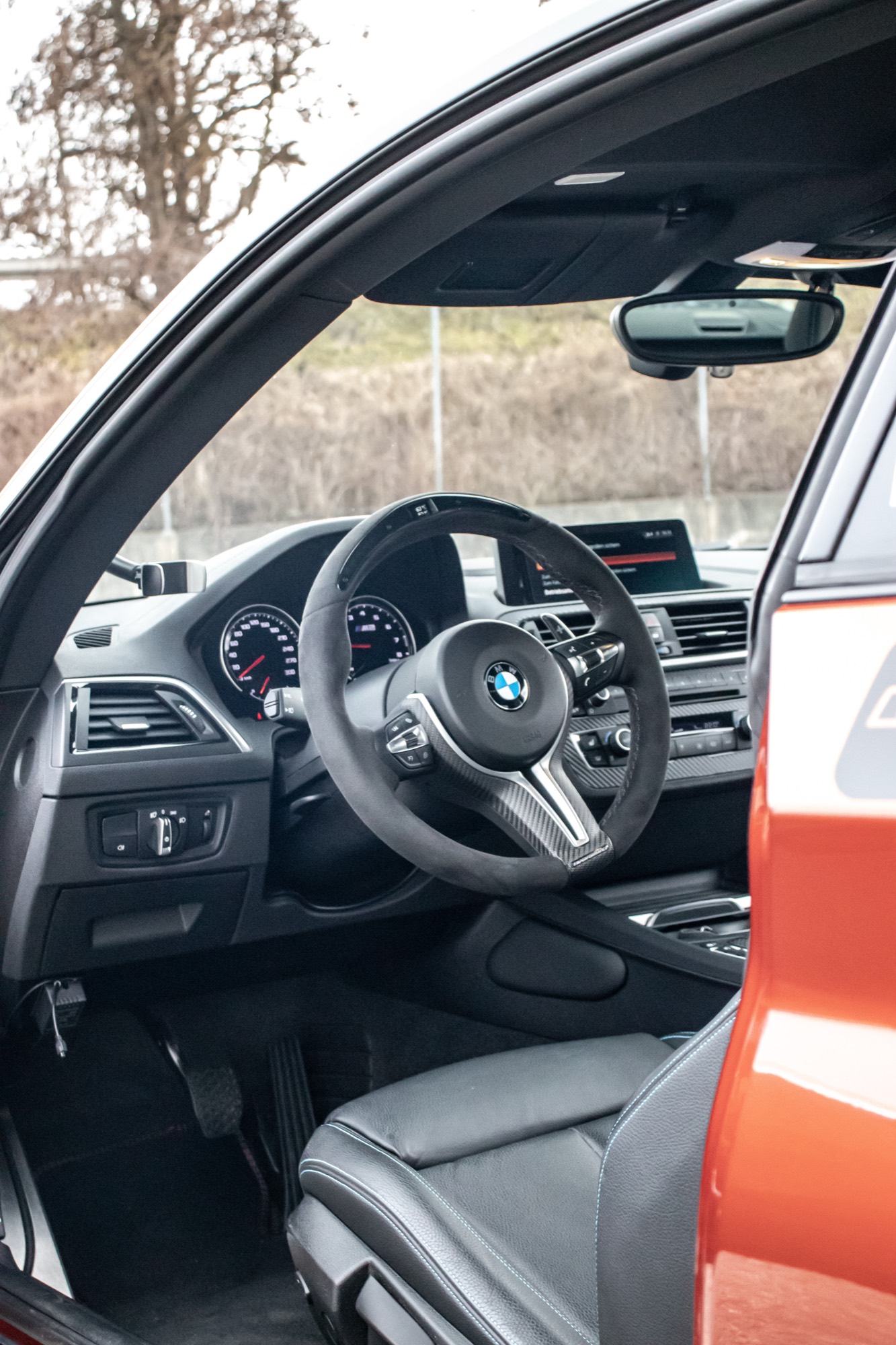 BMW M2 Competition Cockpit – Sportwagen mieten Stuttgart