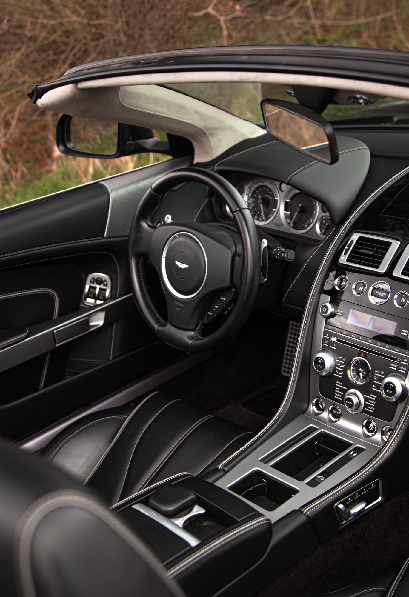 Aston Martin DB9 Volante Innenraum – Sportwagen mieten Stuttgart